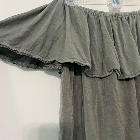 American Eagle Outfitters Off-Shoulder Olive Green Top - Picture 3 of 6